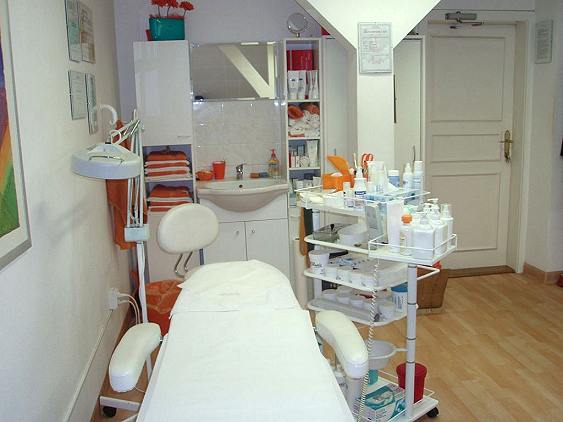 Kosmetické lehátko a vybavení salonu